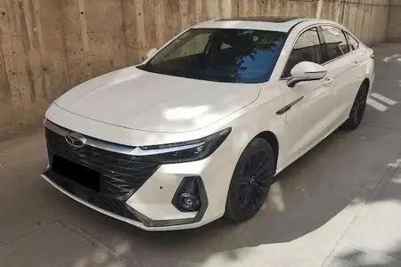 مزایده خودرو فونیکس، آریزو 8 اکسلنت