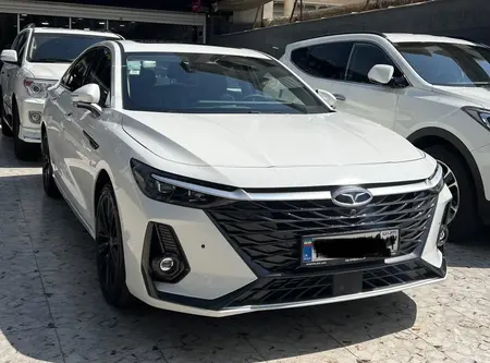 مزایده خودرو فونیکس، آریزو 8 اکسلنت