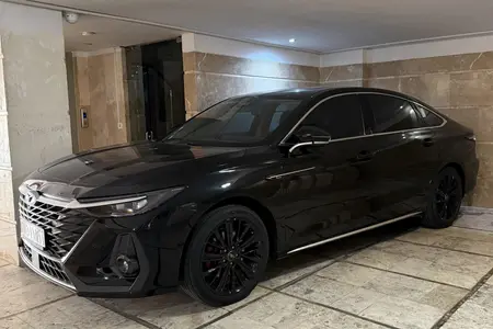 مزایده خودرو فونیکس، آریزو 8 اکسلنت