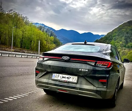 مزایده خودرو کی ام سی، eJ7 پلاس