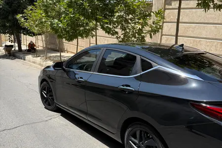 مزایده خودرو کی ام سی، J7 اتوماتیک