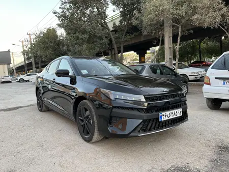 مزایده خودرو کی ام سی، J7 اتوماتیک