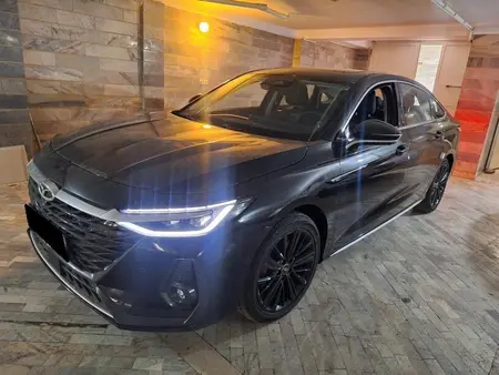 مزایده خودرو فونیکس، آریزو 8 اکسلنت