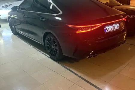 مزایده خودرو فونیکس، آریزو 8 اکسلنت