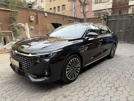 مزایده خودرو فونیکس، آریزو 8 (Z8) اکسلنت