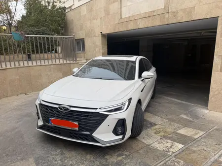 مزایده خودرو فونیکس، آریزو 8 (Z8) اکسلنت