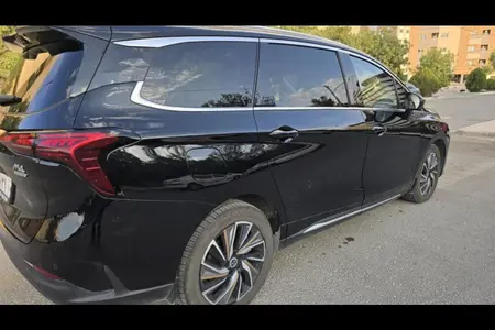 مزایده خودرو فردا، سوبا M4 اتوماتیک