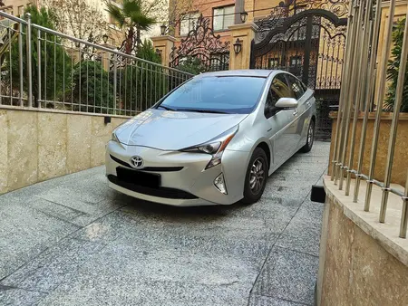 مزایده خودرو تویوتا، پریوس تیپ B