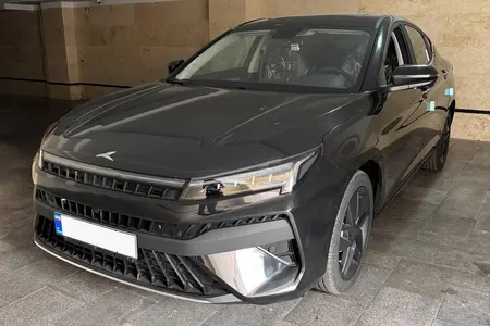 مزایده خودرو کی ام سی، J7 اتوماتیک