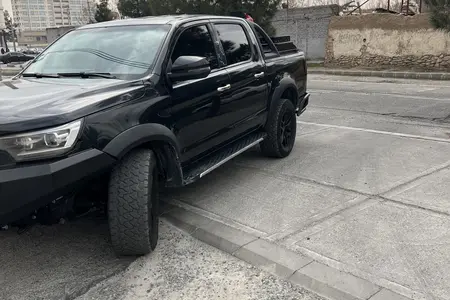 مزایده خودرو کی ام سی، T8 دنده ای