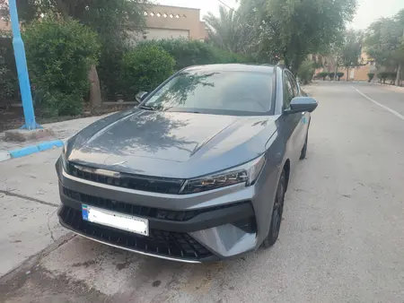 مزایده خودرو کی ام سی، J7 اتوماتیک