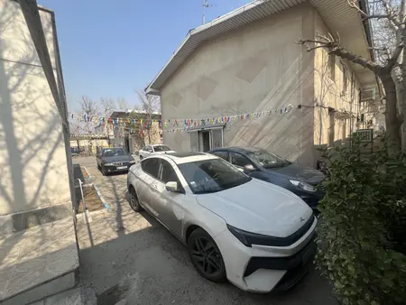مزایده خودرو کی ام سی، J7 اتوماتیک
