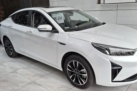 مزایده خودرو کی ام سی، eJ7 پلاس