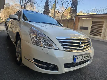 مزایده خودرو نیسان، تی ینا اتوماتیک