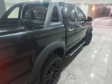 مزایده خودرو کی ام سی، T8 دنده ای