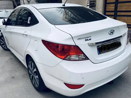 مزایده خودرو هیوندای، اکسنت 1.6 لیتر بلو