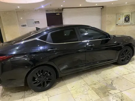 مزایده خودرو کی ام سی، J7 اتوماتیک
