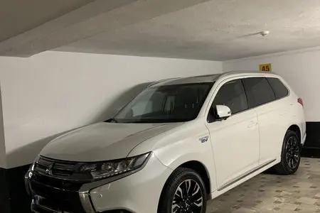 مزایده خودرو میتسوبیشی، اوتلندر PHEV اتوماتیک