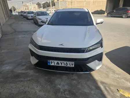 مزایده خودرو کی ام سی، J7 اتوماتیک