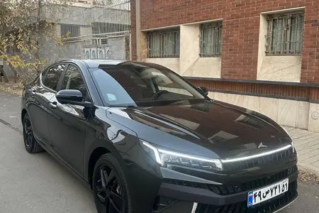 مزایده خودرو کی ام سی، J7 اتوماتیک