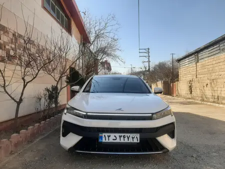 مزایده خودرو کی ام سی، J7 اتوماتیک