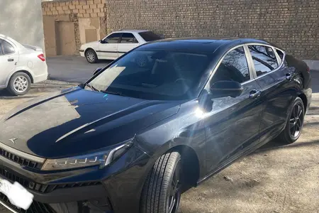 مزایده خودرو کی ام سی، J7 اتوماتیک
