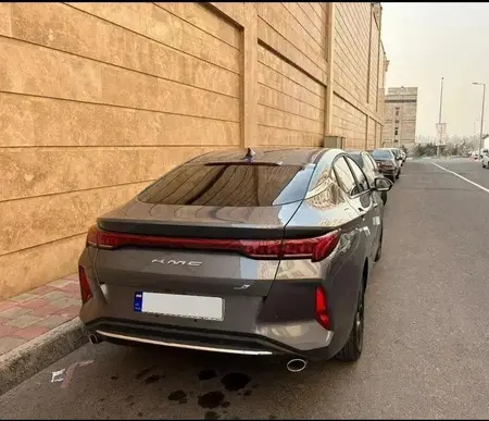 مزایده خودرو کی ام سی، J7 اتوماتیک