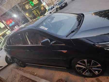 مزایده خودرو فونیکس، آریزو 6 پرو اتوماتیک