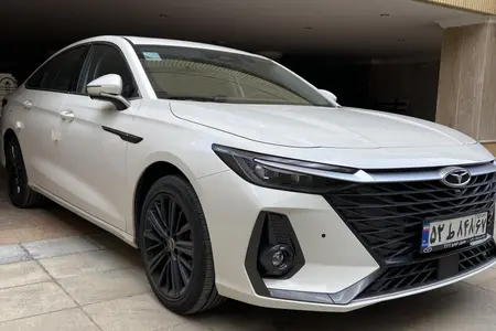 مزایده خودرو فونیکس، آریزو 8 (Z8) اکسلنت