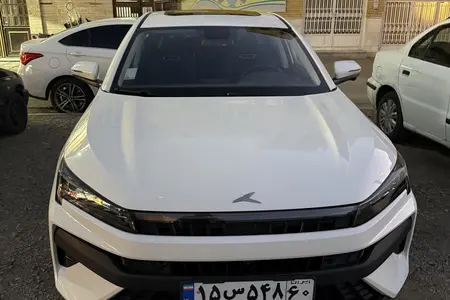 مزایده خودرو کی ام سی، J7 اتوماتیک