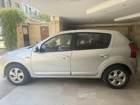 مزایده خودرو رنو، ساندرو اتوماتیک