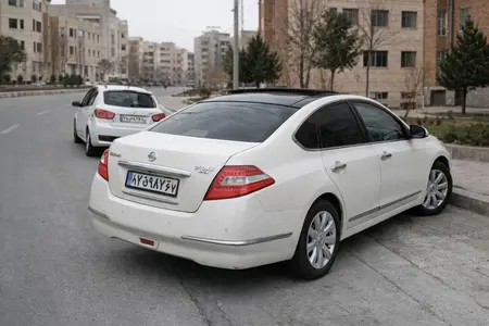 مزایده خودرو نیسان، تی ینا اتوماتیک