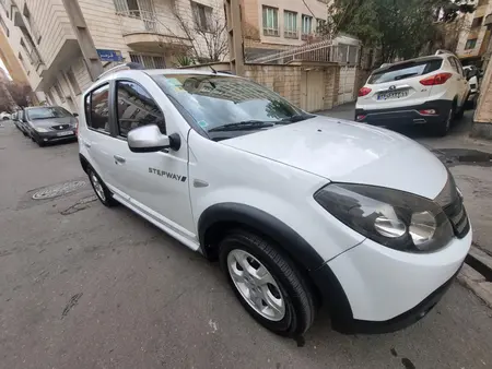 مزایده خودرو رنو، ساندرو اتوماتیک