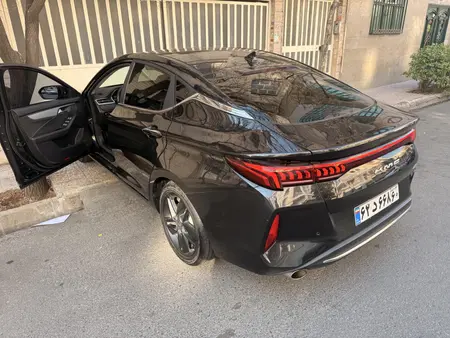 مزایده خودرو کی ام سی، J7 اتوماتیک
