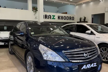 مزایده خودرو نیسان، تی ینا اتوماتیک