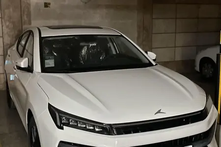 مزایده خودرو کی ام سی، J7 اتوماتیک