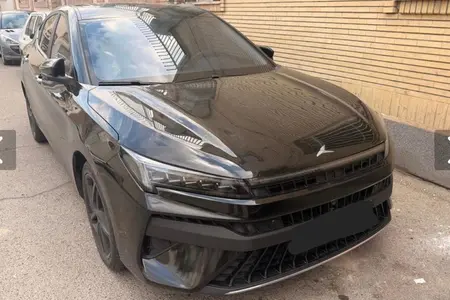 مزایده خودرو کی ام سی، J7 اتوماتیک