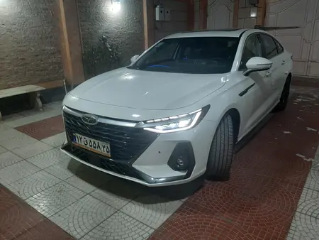 مزایده خودرو فونیکس، آریزو 8 (Z8) اکسلنت