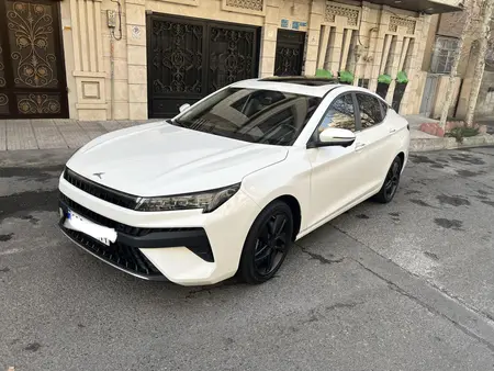 مزایده خودرو کی ام سی، J7 اتوماتیک