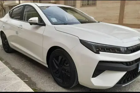 مزایده خودرو کی ام سی، J7 اتوماتیک