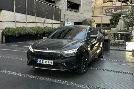 مزایده خودرو کی ام سی، J7 اتوماتیک
