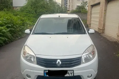 مزایده خودرو رنو، ساندرو اتوماتیک