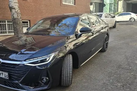 مزایده خودرو فونیکس، آریزو 8 (Z8) اکسلنت