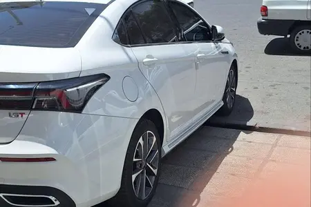 مزایده خودرو فونیکس، آریزو 6 پرو اتوماتیک
