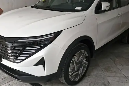مزایده خودرو نیسان، قشقایی تک دیفرانسیل آنر