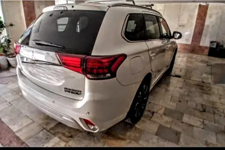 مزایده خودرو میتسوبیشی، اوتلندر PHEV اتوماتیک