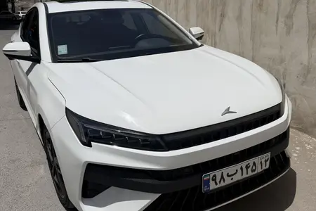 مزایده خودرو کی ام سی، J7 اتوماتیک