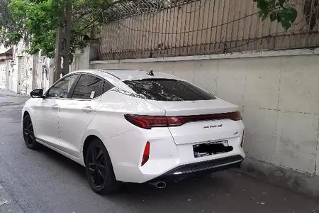 مزایده خودرو کی ام سی، J7 اتوماتیک