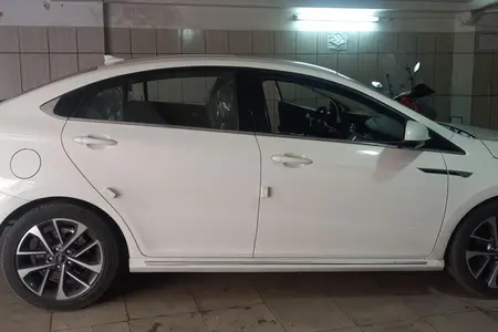 مزایده خودرو فونیکس، آریزو 6 پرو اتوماتیک