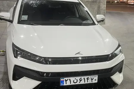 مزایده خودرو کی ام سی، J7 اتوماتیک